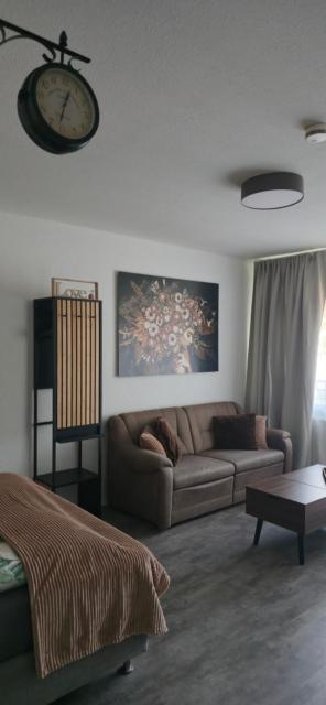 Neuss bei Düsseldorf Ferienwohnung am Rhein Messe Uni Flughafen