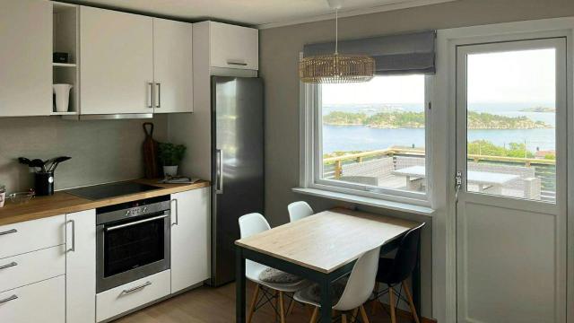 Beautiful Cabin With Ocean View In Lyngmyr