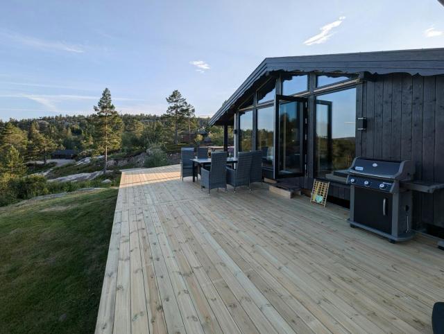 Modernized Mountain Cabin Near Treungen