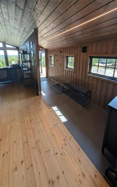 Modernized Mountain Cabin Near Treungen