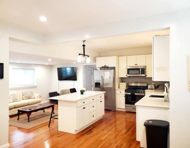 3 Large Bedrooms Modern Decor Spacious