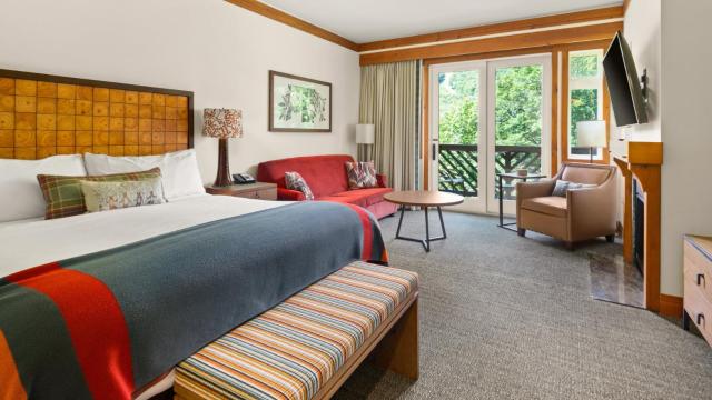 1334 Studio Spruce Peak Lodge Sleeps 4 Ski in Ski Out