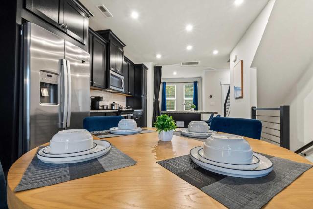 Luxe King 3BR Townhouse -Mins to Uptown CLT