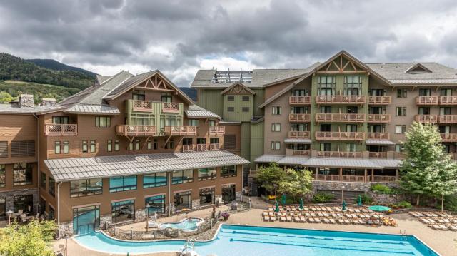 351 - Lodge At Spruce Peak - Ski In Ski out - 3 Bedroom - Sleeps 9