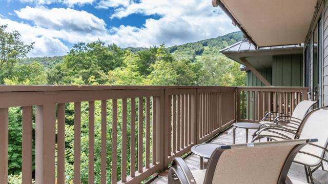351 - Lodge At Spruce Peak - Ski In Ski out - 3 Bedroom - Sleeps 9