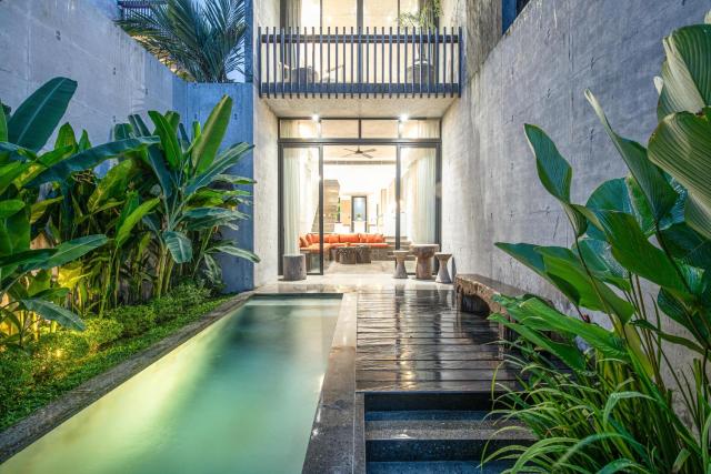 Chic 2BR Villa in Canggu Enclosed Living & Pool