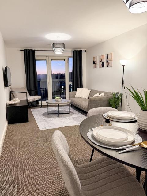 Stylish 2-Bed Apartment in Central Bolton