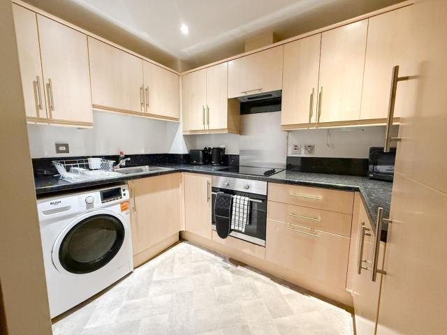 Stylish 2-Bed Apartment in Central Bolton