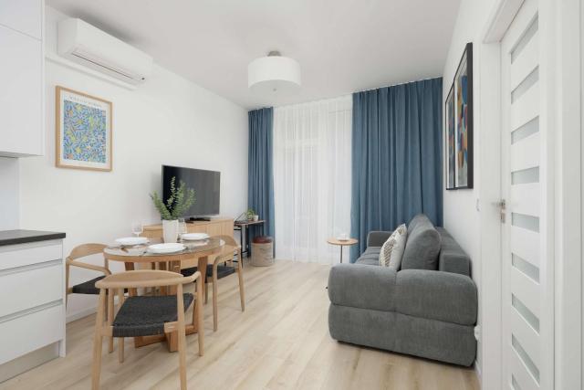 Stylish Apartment in Browary Warszawskie with Air Conditioning & Parking by Noclegi Renters