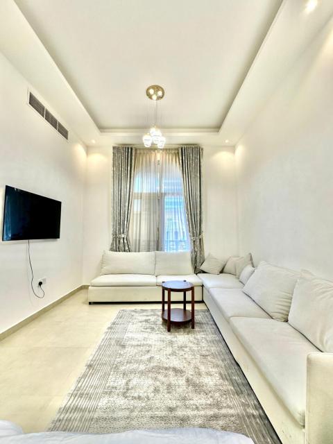 Entire 1-Bedroom Apartment in Oasis Tower