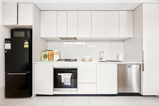 Modern 2BR Apt next to Gosch's Paddock w parking