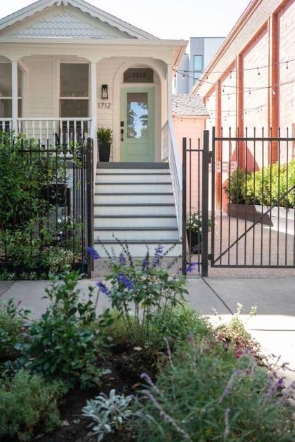 Historic Cottage + Modern Luxury • Walk to Capitol