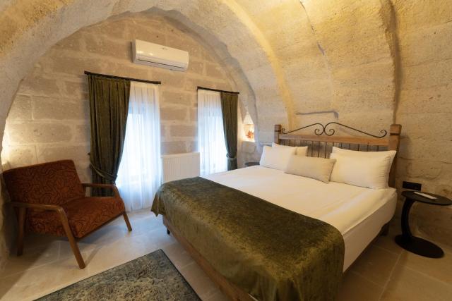 Sun Point Cave House