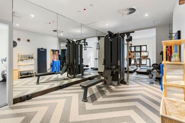Luxury 2BR Apartment on Albert
