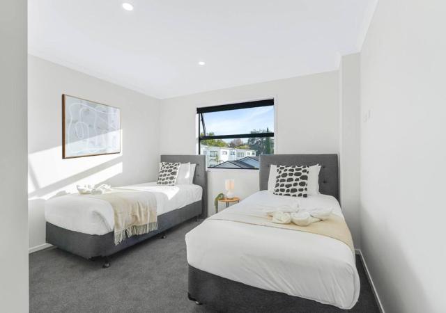Brand New, King-Bed, Central City -By KOSH