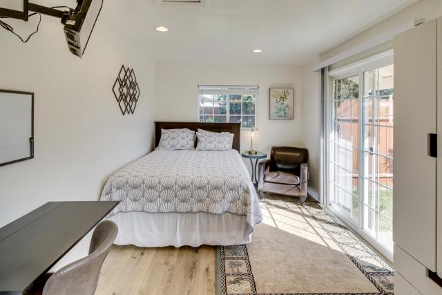 Work & Play! Extended-Stay Studio in Simi Valley
