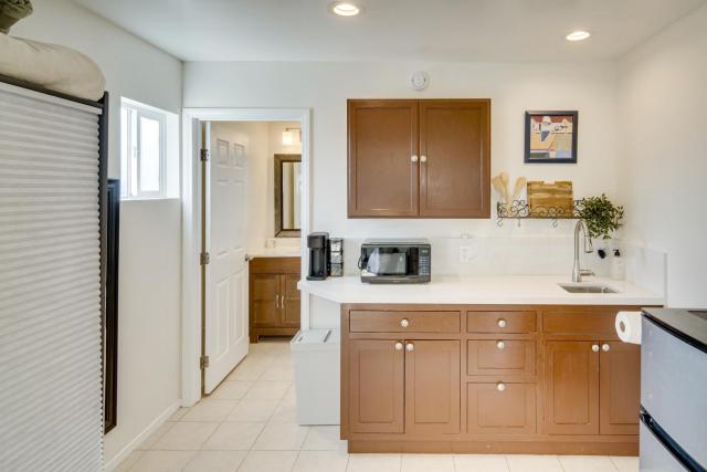 Work & Play! Extended-Stay Studio in Simi Valley
