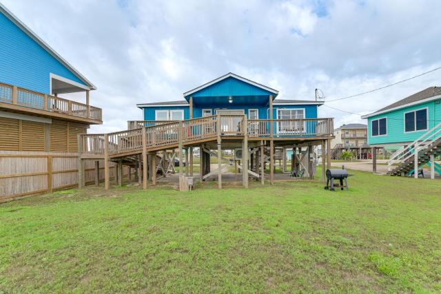 Ocean Views: Second-Row Surfside Beach House