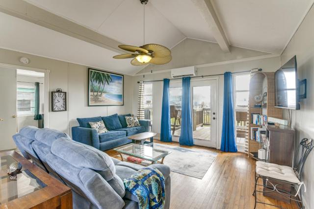 Ocean Views: Second-Row Surfside Beach House