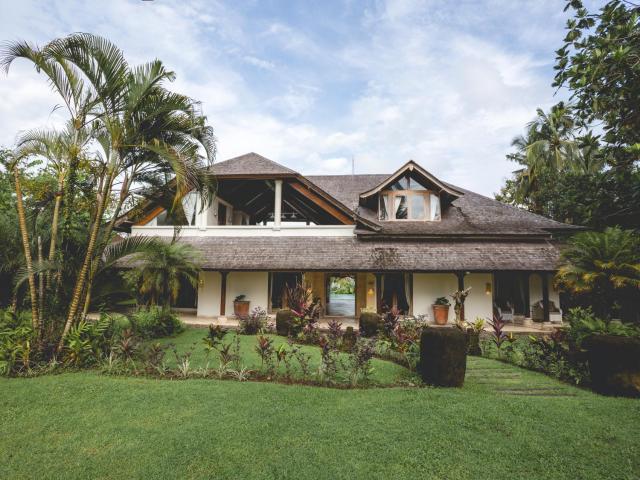 4 bedroom Luxury Villa with Pool near Balian Beach-11 bedrooms available with villa next door