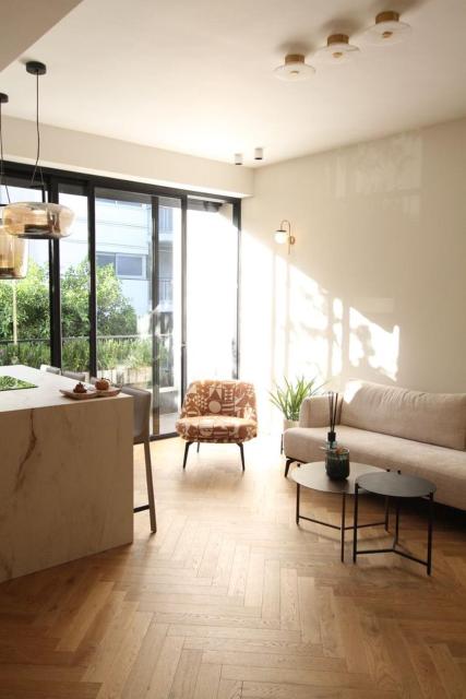 Stylish New 2BR & Near Beachfront By SweetyGuest