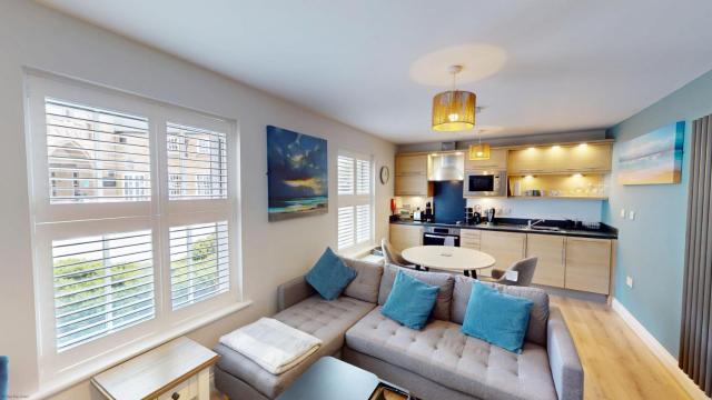 Hideaway at The Bay, 1 bedroom ground floor apartment, 2 small dogs on request