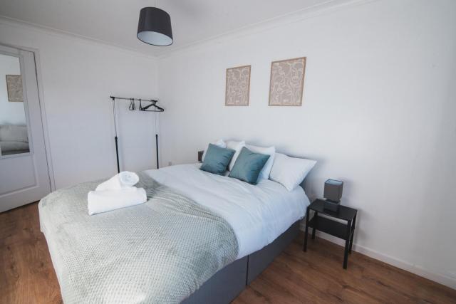Modern 3BR Flat with Parking