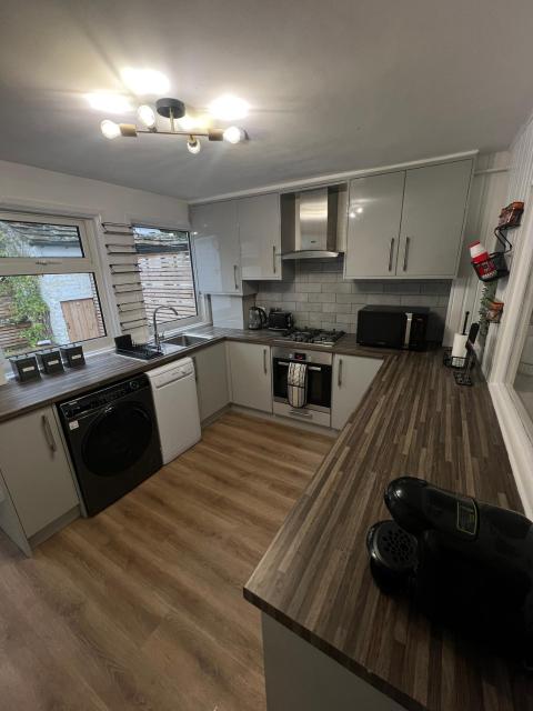 Stylish Designer Cottage - Sleeps 7 - Free Parking
