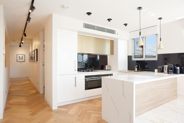 Perfect Located 2-Bed with Spacious Balcony & BBQ