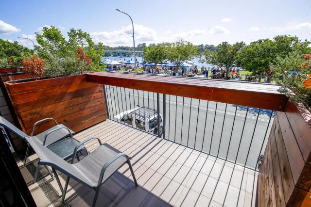 Gorgeous 2-bed Bridgeview Apartments Near River