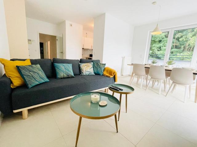 Sunny 2BR Home w private terrace&secure parking
