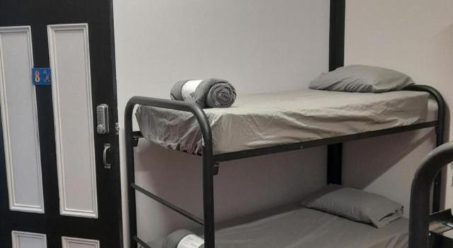 Ozi Inn Backpackers - Perth -Valid International Passport Required