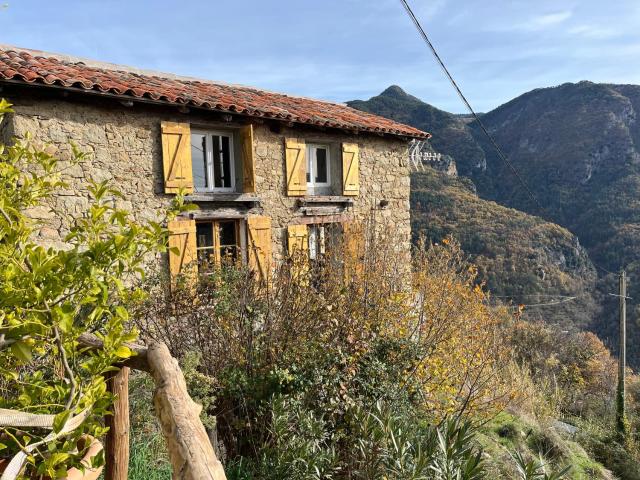 Maison Lantosque 4 personnes face montagne