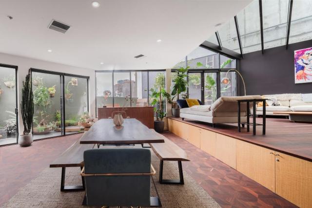 Luxury Penthouse - Private Roof Terrace and Jacuzzi