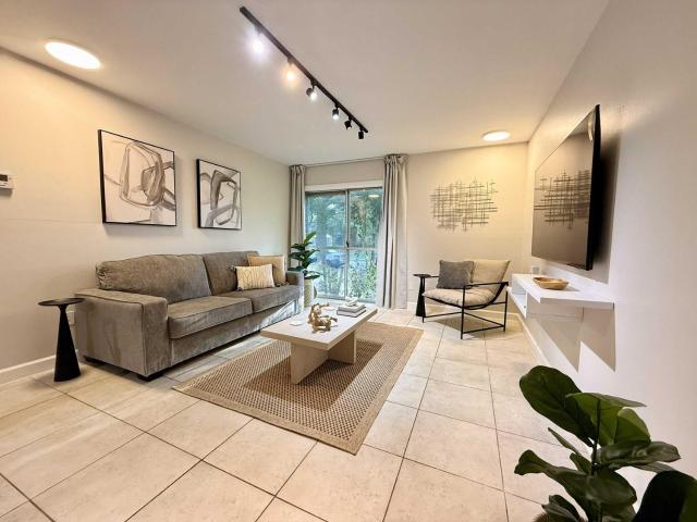 Newly Renovated 2BR Near UF & Shands