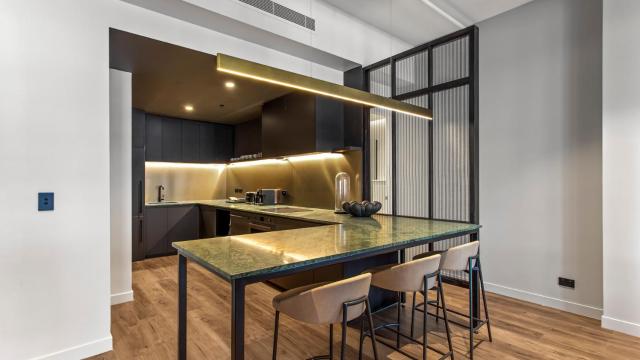 Luxe Executive Hideaway 2 Bed 2 Bath
