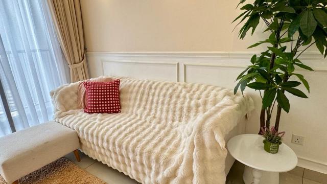 Twin Tower Residence Brand New Minimalist Suite 7pax 3 Min Walk from CIQ