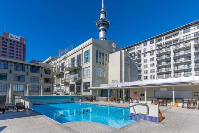 Deluxe Heritage - Roof Top Pool & Gym near Sky Tower