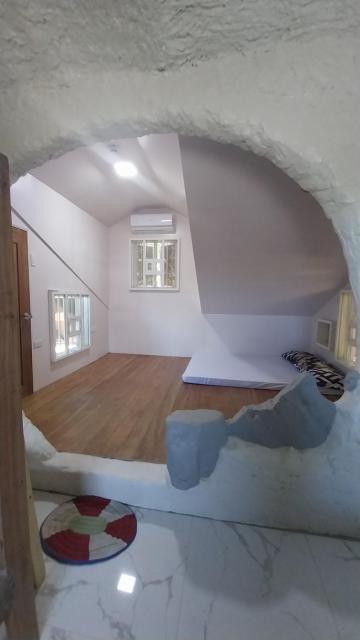 Beachfront AC Cave Cabin for 10pax
