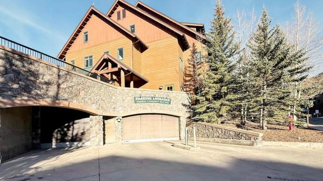 Center of all, Village View, Steps from Gondola!
