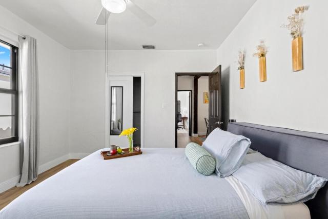 Cozy 2BR Next to Design District & Free Parking