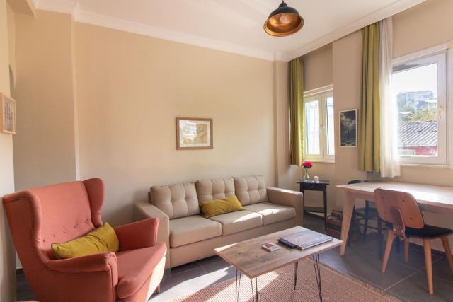 Calm & Charming 1BR with Shared Lush Garden Access