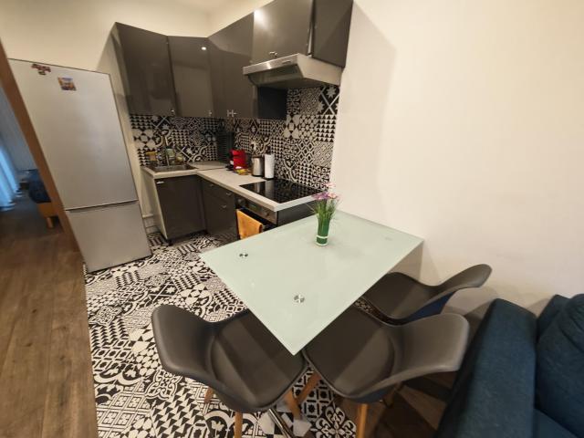 Paris Signature Guest - Modern Private Apartment - Villa Suzanne - Metro Station 3 min - Paris 10 min