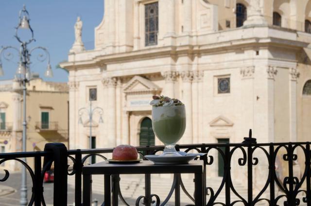 Garibaldi Rooms - Boutique Stay with Breakfast included - Jacuzzi available