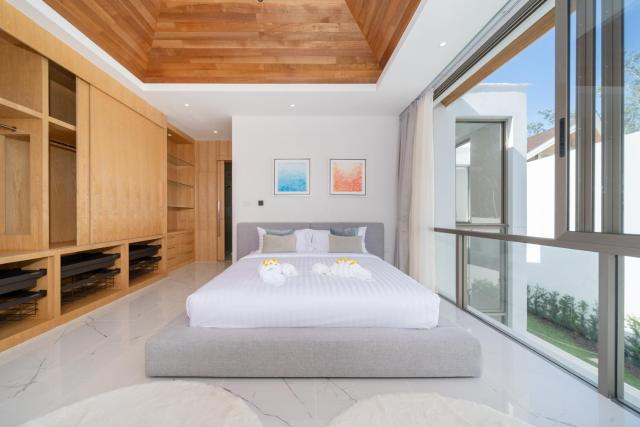 Modern 4BR Private Pool Villa near Laguna- Lux Pride 2 V9 by Warm Plus