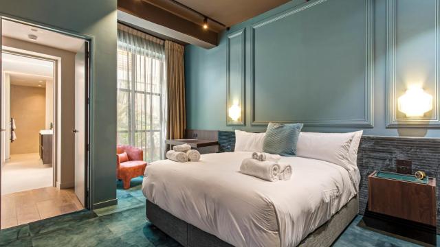 Luxe Executive Staycation 2 Bed 2 Bath Suite
