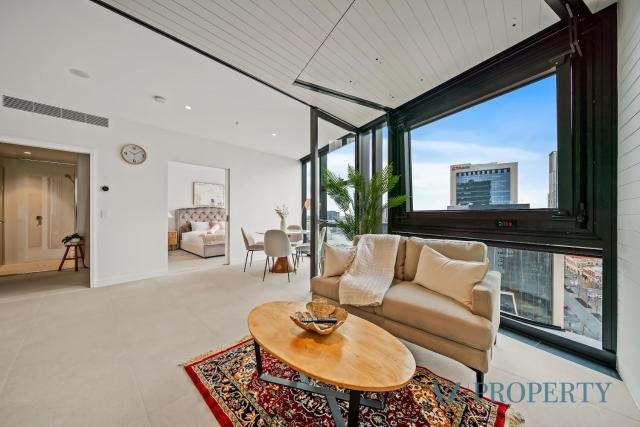 Perth CBD Apartment Unbeatable City Views Pool & Parking Included