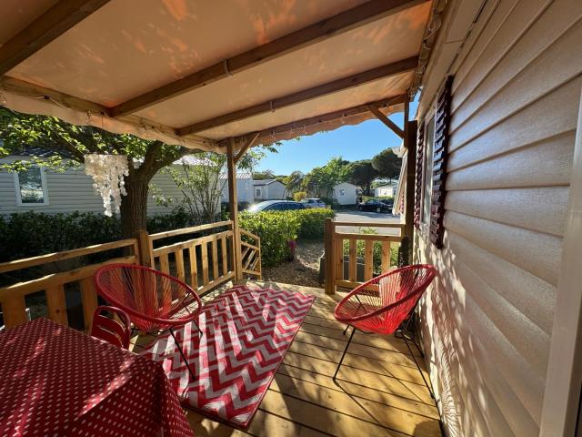 Bungalow 341, 6 à 8 pers, wifi, jardin, terrasse, Camping Siblu 4 étoiles le Lac des Rêves