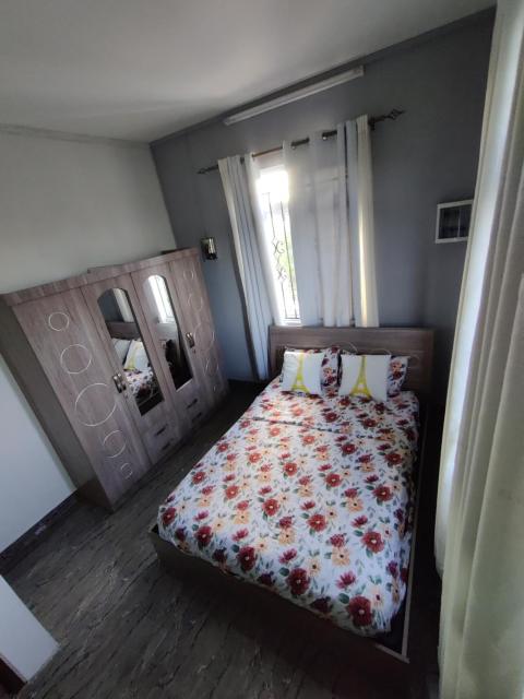 3 Bedroom Apartment with pool & 10 Mins from Beach