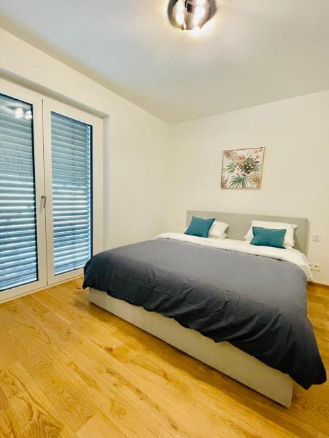 High-End 3BR w terrace, garden&parking